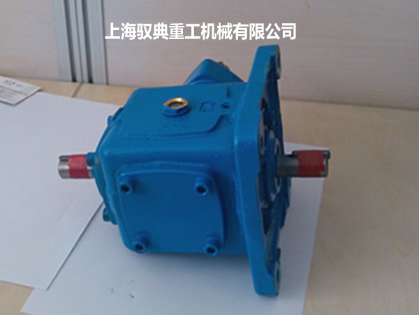 T4-1:1-1-UD-O螺旋傘齒輪轉(zhuǎn)向箱(上下出軸)實(shí)拍