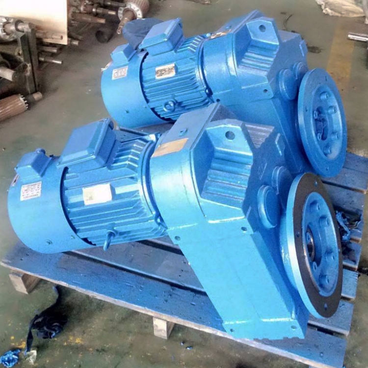 如何預防蝸輪蝸桿減速機油封漏油的情況