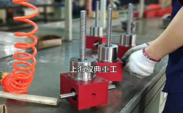 絲桿升降機的精度高低與質量有關嗎